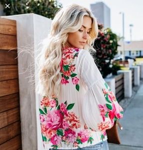 NWT Vici Collection floral light weight blouse